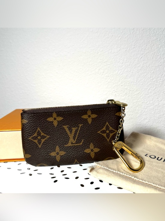 Louis Vuitton Handbags - Louis Vuitton Monogram Key Pouch M62650